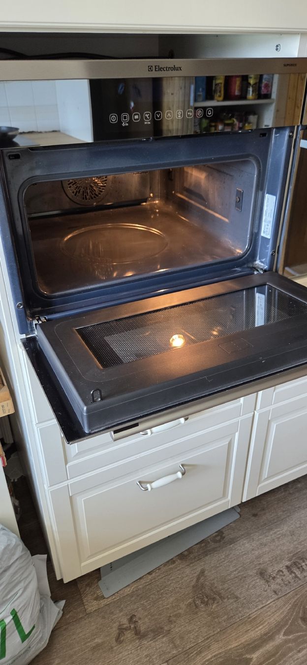 Electrolux Forni: Electrolux Einbau Backofen mit Mikrowelle Euro EB4SL90CN – Usato da Zezikon venduto da Albula390 2