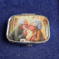 Neue Romantische Pillendose mit Kuss-Motiv, Vintage.. Top