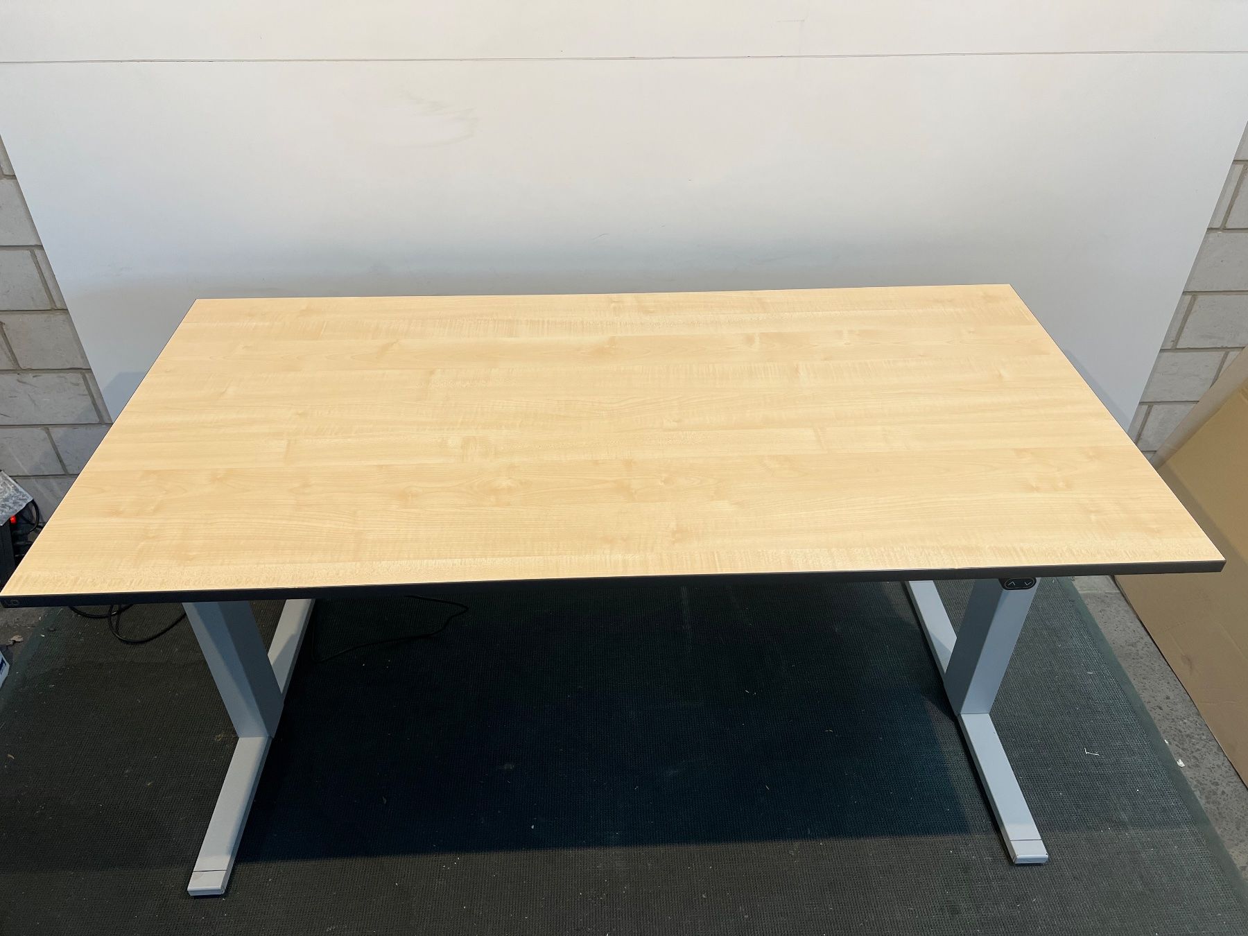 Lista Schreibtische: 003 LISTA LO Extend elektr. verstellb. Sitz-/Stehtisch – Gebraucht aus Wangen an der Aare von TBYN 2