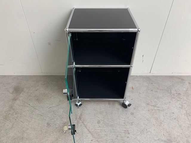 USM Comodini: USM Haller Nachttisch – Usato da St. Gallen venduto da MSMoebelhandel 1