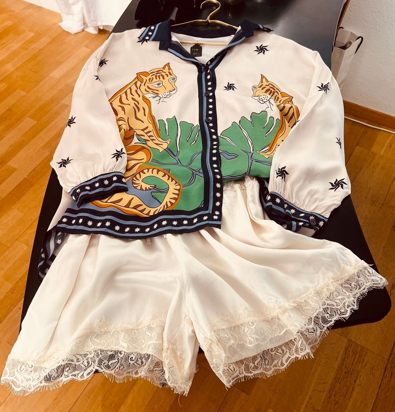 Blusen: Gerade fallende "Tigerbluse" mit Seide – Neu und originalverpackt aus Zürich von Naebeli 6