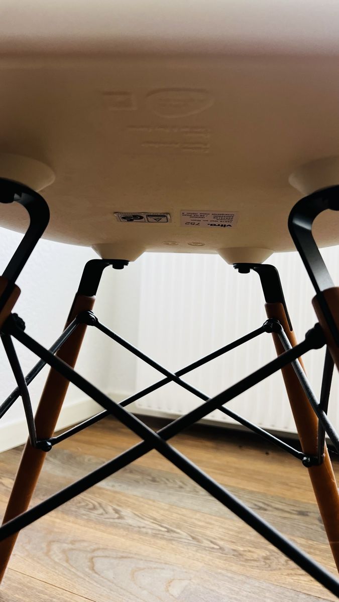 Eames Sedie: Vitra Eames Plastic Armchair, Gestell Ahorn – Nuovo (secondo la descrizione) da Jona venduto da Lili.lou 7