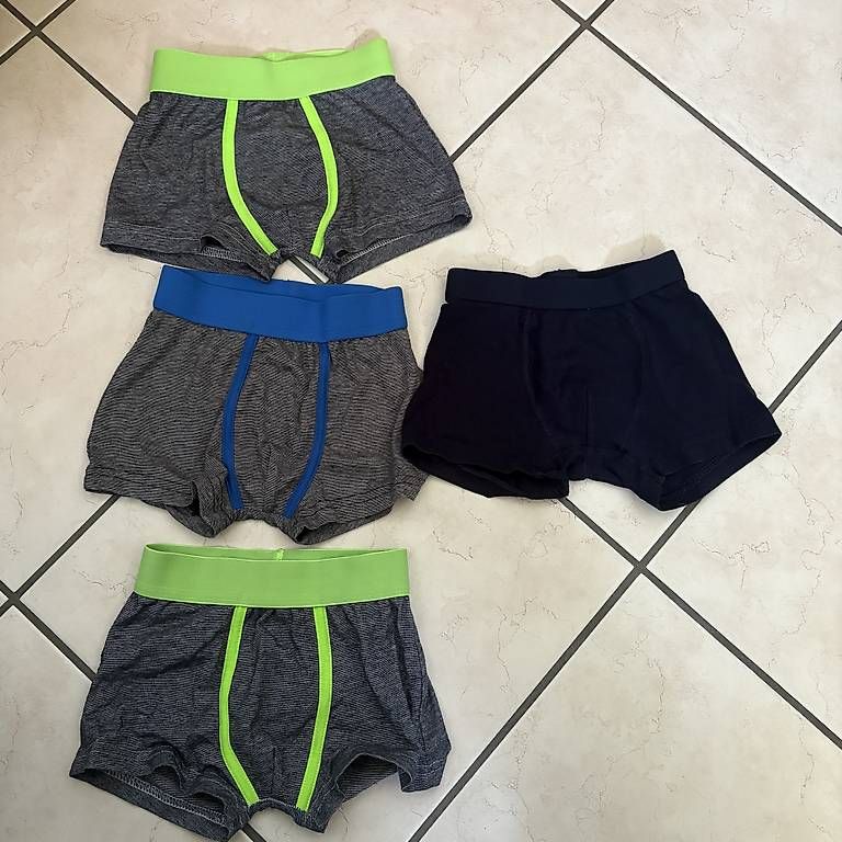 Biancheria intima: 4 paar boxershorts Grösse 128 – Usato da Zimmerwald venduto da wuff81