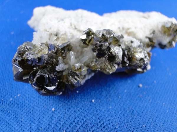 Mineralien & Heilsteine: Sphalerit var. Cleiophan auf Quarz-Matrix – Gebraucht aus Schinznach Bad von Demerald 7