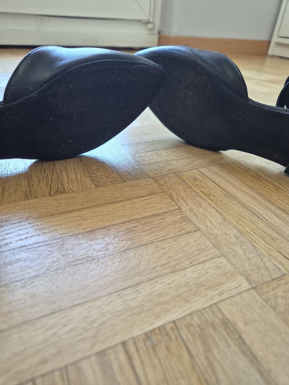 Scarpe da donna: Ballerinas Leder schwarz Gr. 38 – Usato da Fislisbach venduto da kio_x9dg 5