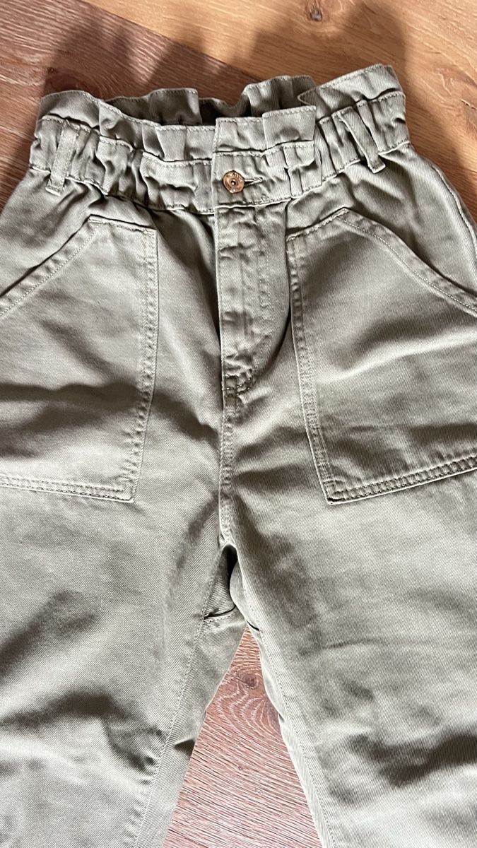 Zara Pantaloni: Zara Hose, Khaki-Grün, Gr. 34 – Usato da Moudon venduto da patricia115 2