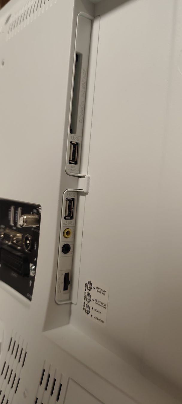 Hitachi Televisori: Hitachi 32" HD TV - Model 32HXS06W – Usato da Zollikofen venduto da okjass 4