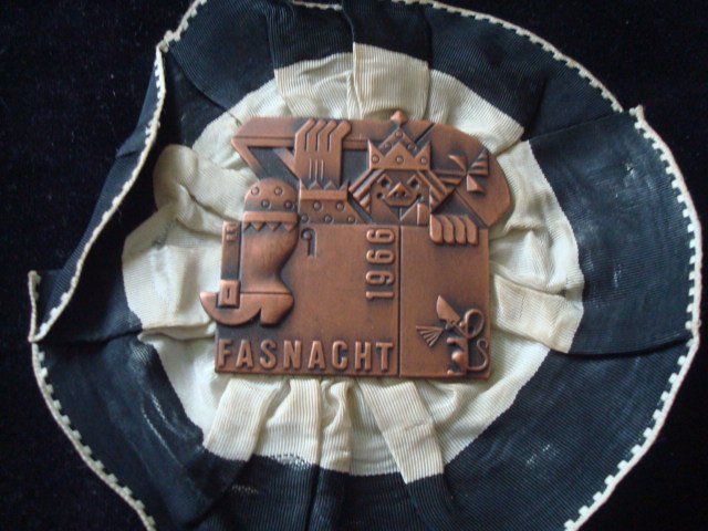 Plaketten & Abzeichen: Plakette Basel Zug Kupfer 1966 mit Rosette – Gebraucht aus Riehen von Baerewaegli
