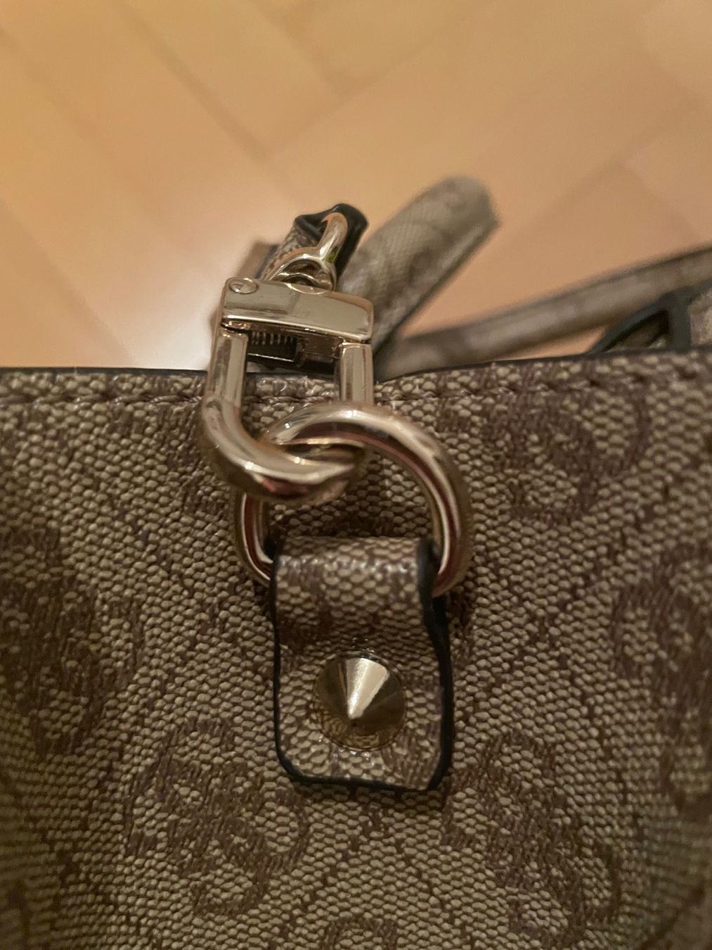 Guess Borse da donna: Guess Handtasche – Nuovo (secondo la descrizione) da Zürich venduto da Walhai13 6