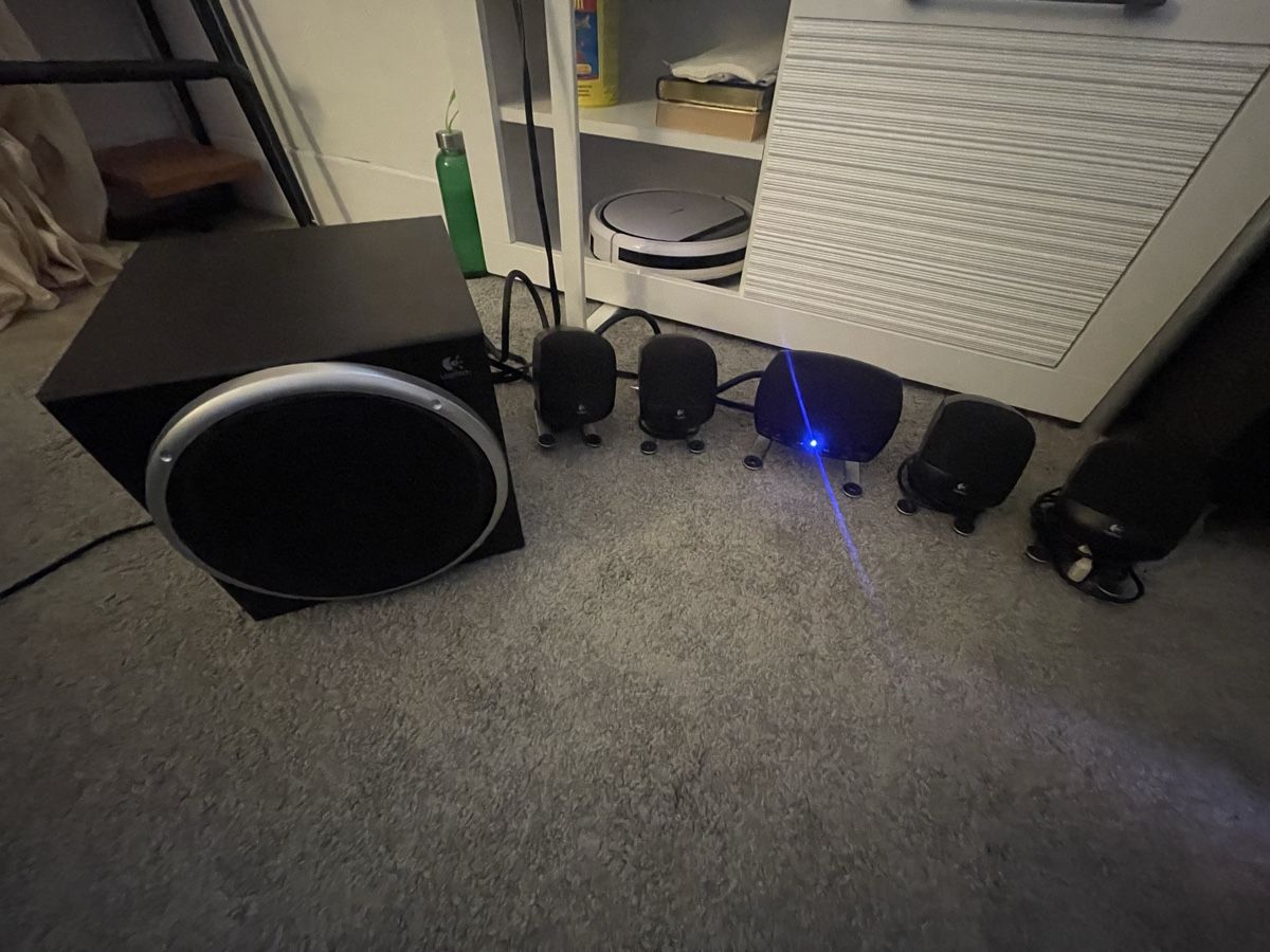 Logitech Home Cinema: Logitech 5.1  Lautsprecher + Sub.  – Nuovo (secondo la descrizione) da Meilen venduto da spo_6m6n 3