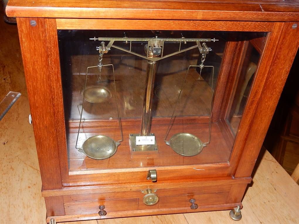 Bilance e pesi: grosse Apothekerwaage antik – Usato da Waldstatt venduto da Yukon11 1