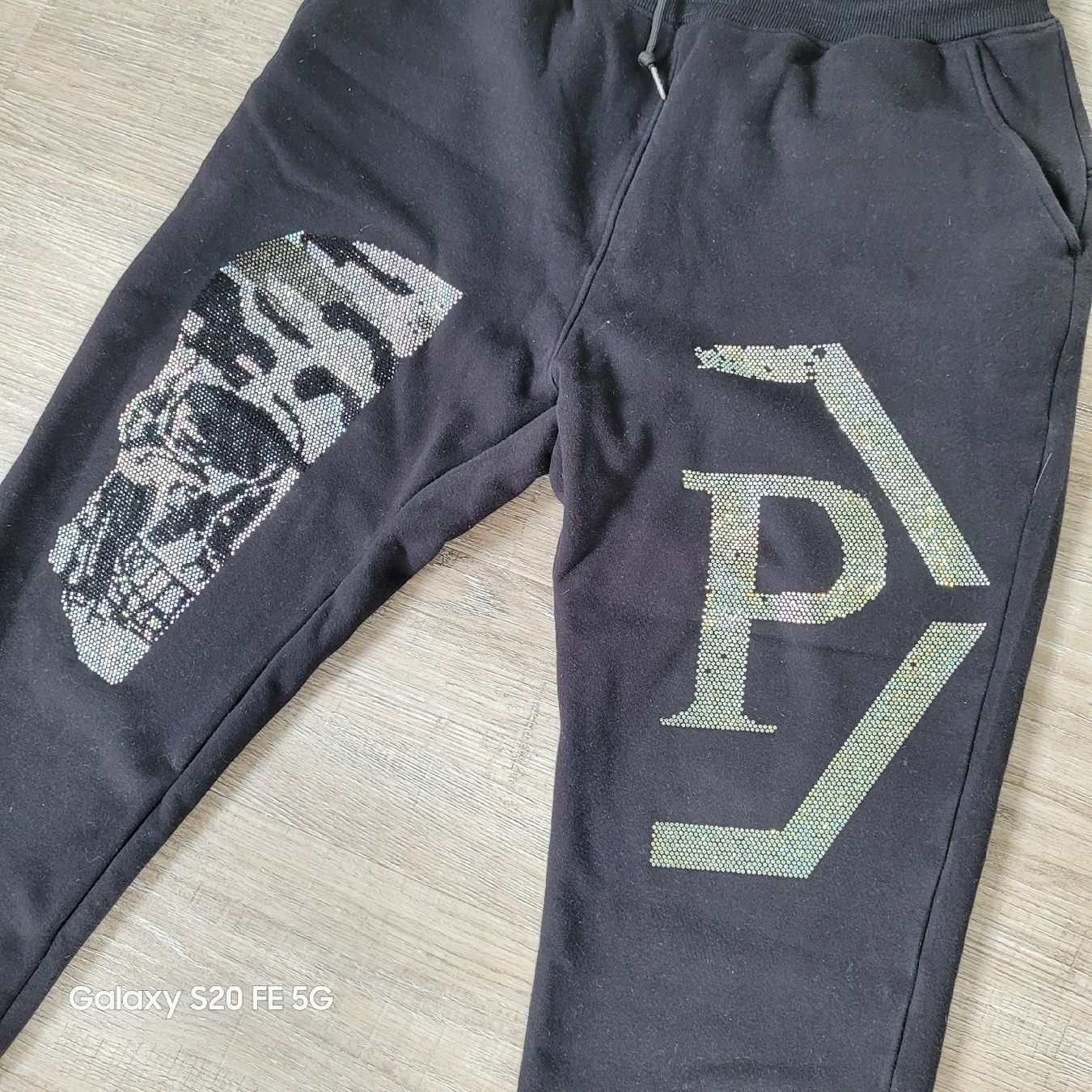 Hosen: Trainer Hose mit Glitzersteinverzierung L – Gebraucht aus Niederbuchsiten von klengyel 1