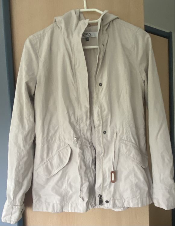 Only Vestes: Leichte Übergangsjacke mit Kapuze von Only (Gr. XS) – D'occasion à Zürich par kar_7gs6
