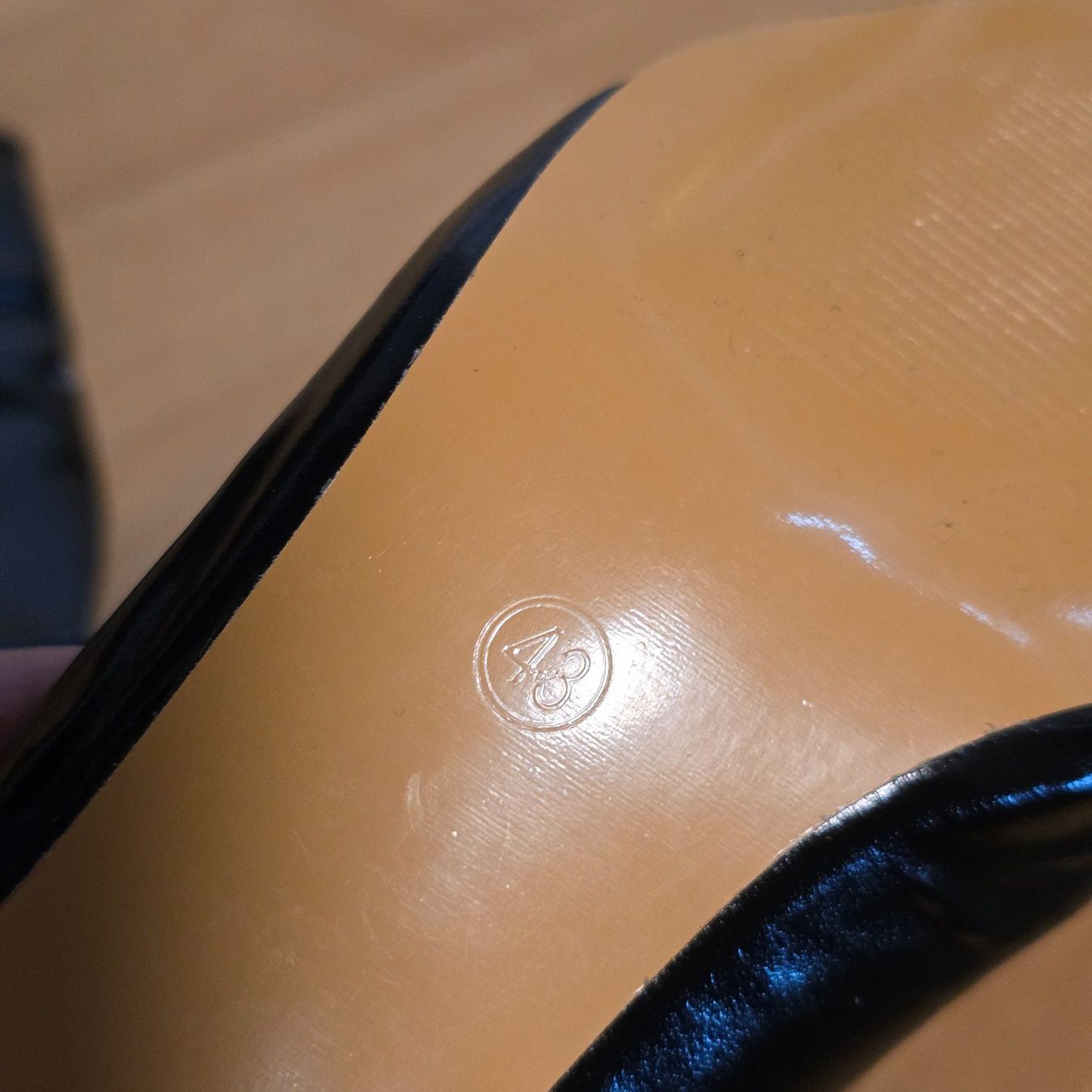 Scarpe da donna: Schwarze Lack Overknee Stiefel Gr. 40,5 – Nuovo e nell'imballaggio originale da Wald ZH venduto da CapLux 9