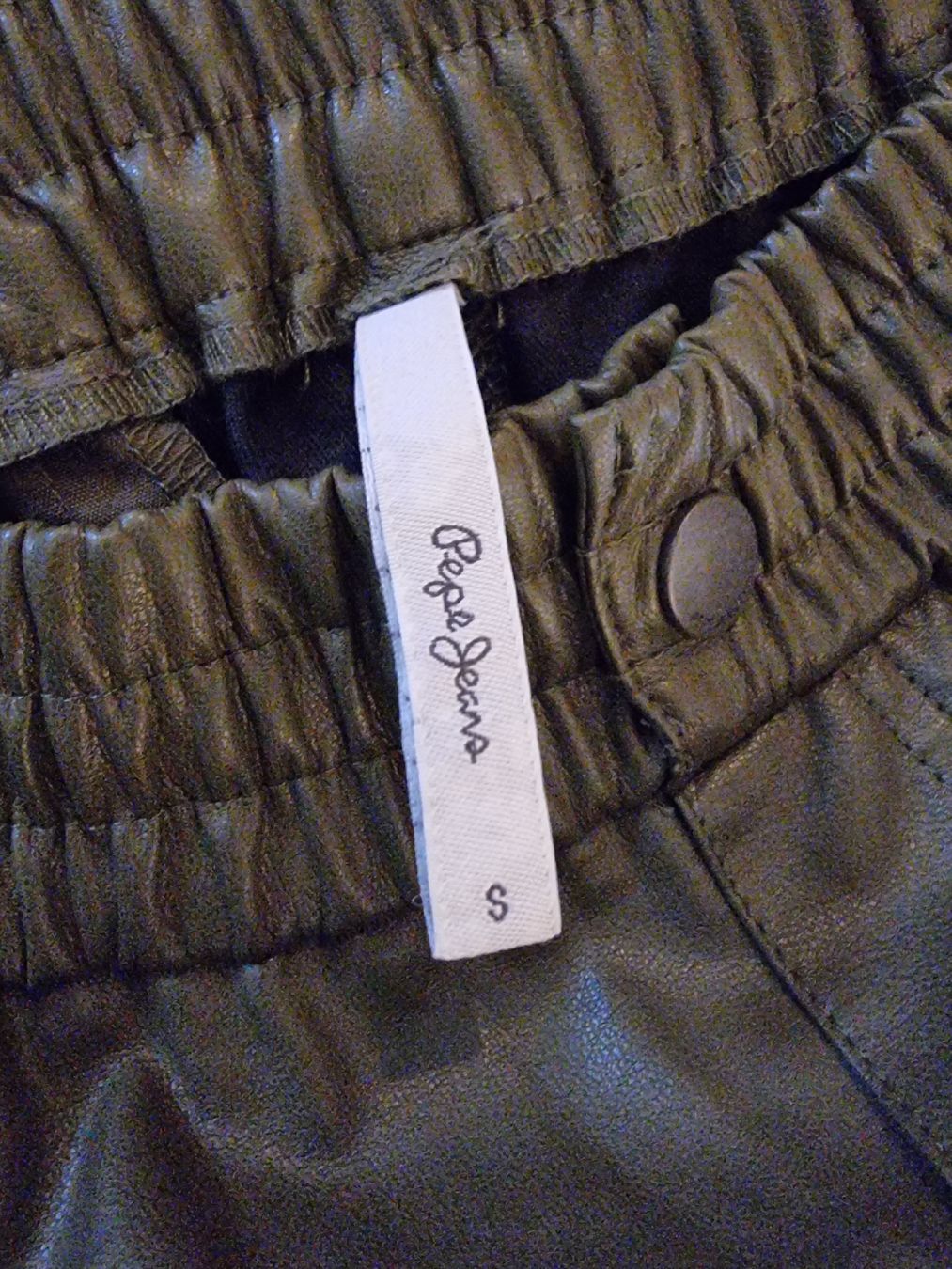 Pepe Jeans Pantaloni: PEPE JEANS HOSE GRÜN Kunstleder – Nuovo (secondo la descrizione) da Goldach venduto da Cooky2011 2