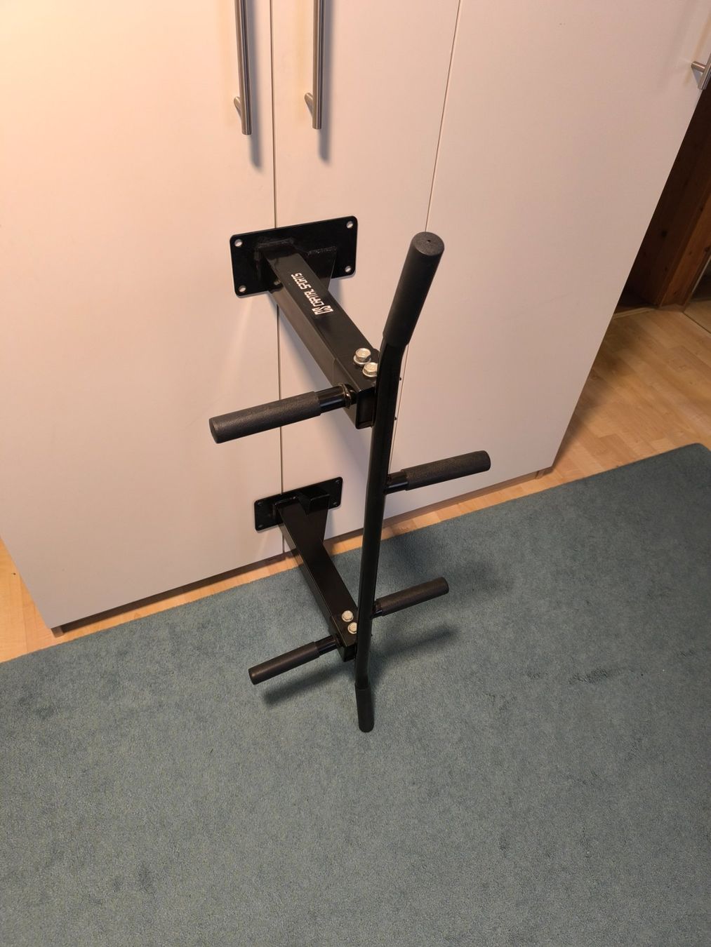 Vélos d'appartement: Klimmzugstange / Dip-Station Wand- oder Deckenmontage- – D'occasion à Gams par MissTraveller 1