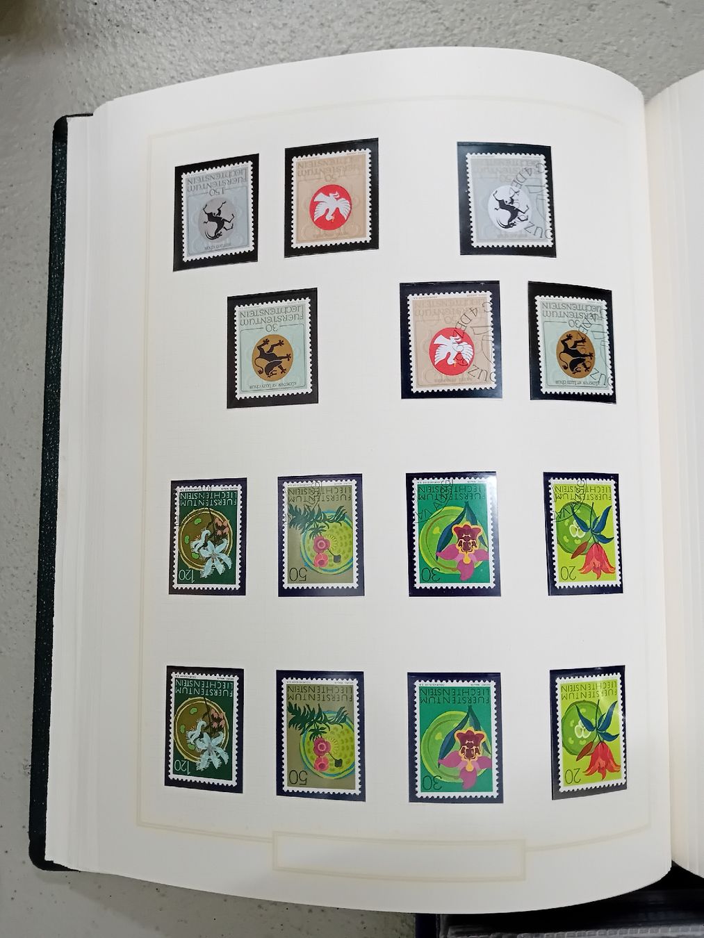 Album: Briefmarkenalbum mit verschiedenen Marken  – Nuovo (secondo la descrizione) da Lengnau AG venduto da pie_prp9 1