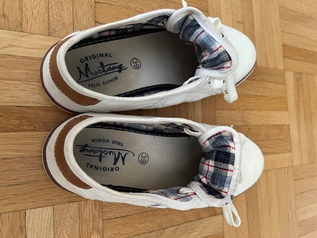 Mustang Scarpe da uomo: Sneaker "MUSTANG" Gr. 39, weiss! – Nuovo (secondo la descrizione) da Walenstadt venduto da ricamul 7