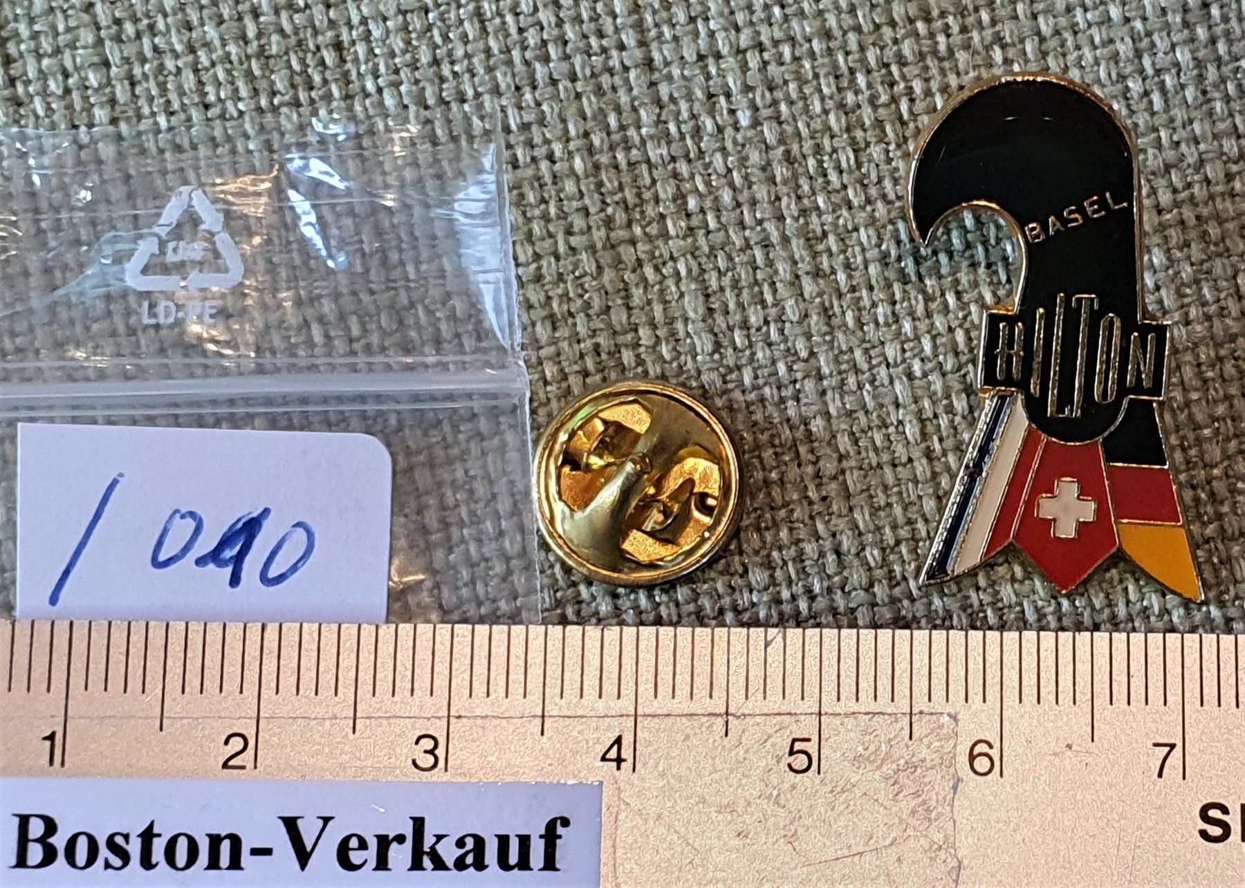 Plaketten & Abzeichen: I010 - Pin HILTON Basel – Gebraucht aus Reinach BL von Boston-Verkauf 1