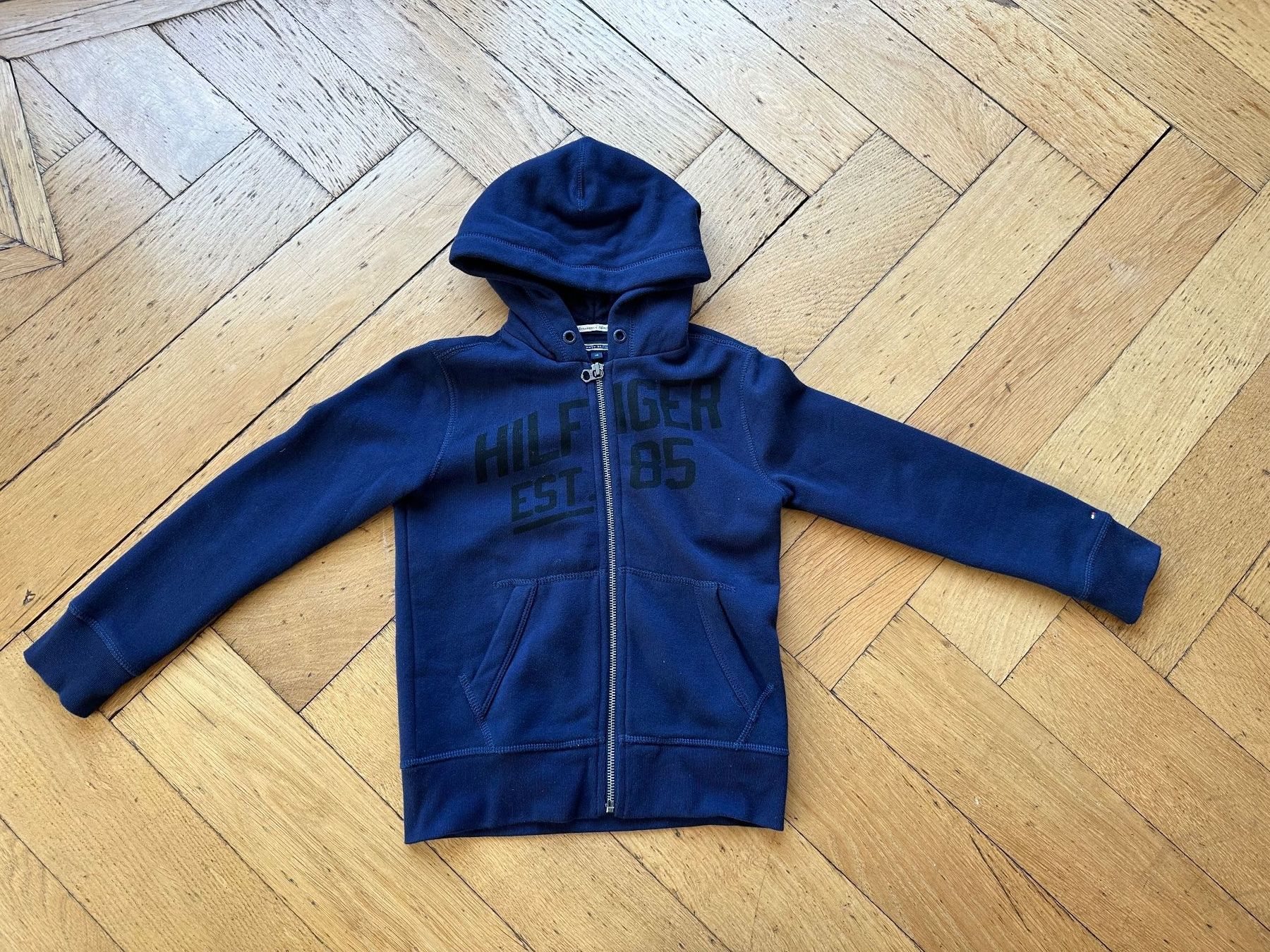 Tommy Hilfiger Giacche & Cappotti: Tommy Hilfiger Sweatjacke Gr. 122 – Usato da Zuerich venduto da Tozde