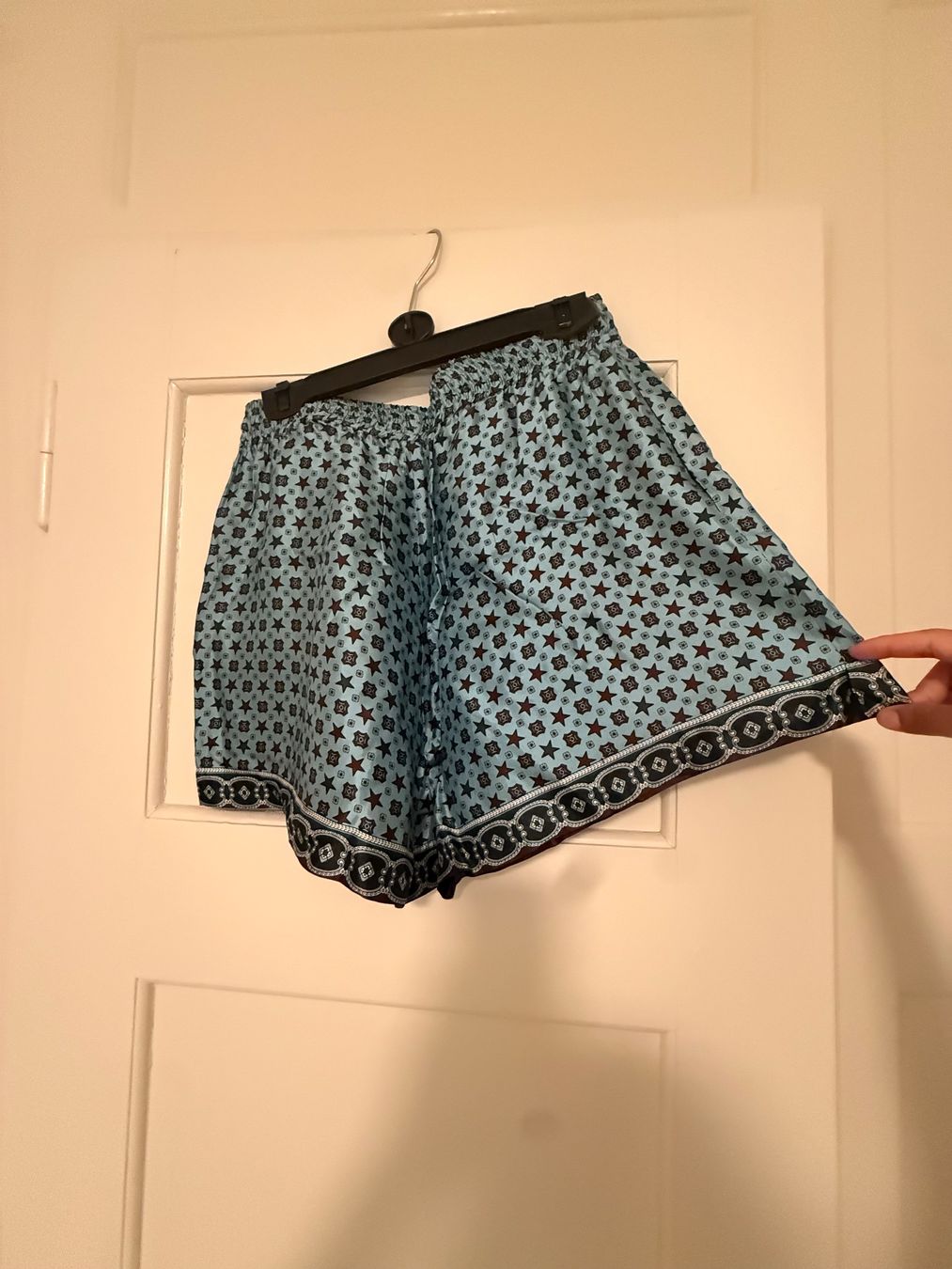 Sandro Pantaloni: Short Sandro - T.42 - Neuf avec étiquette – Nuovo (secondo la descrizione) da Neuchâtel venduto da tat_vgx6 1