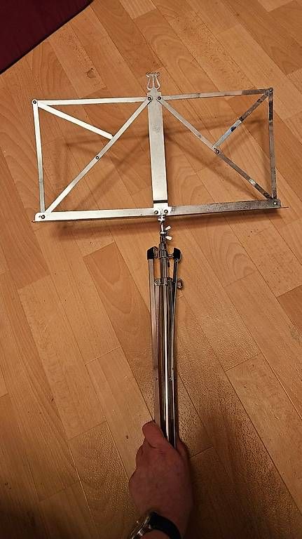Supporti per strumenti musicali & leggii: Zusammenklappbar Notenständer – Usato da Basel venduto da spo_9r87 1
