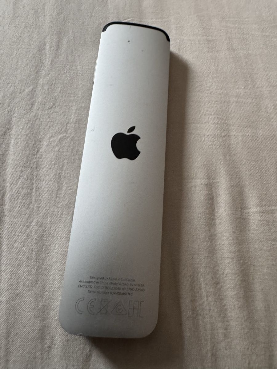 Apple Fernbedienungen: Télécommande Apple Siri (Apple TV) – Gebraucht aus Biel/Bienne von Baol1 1