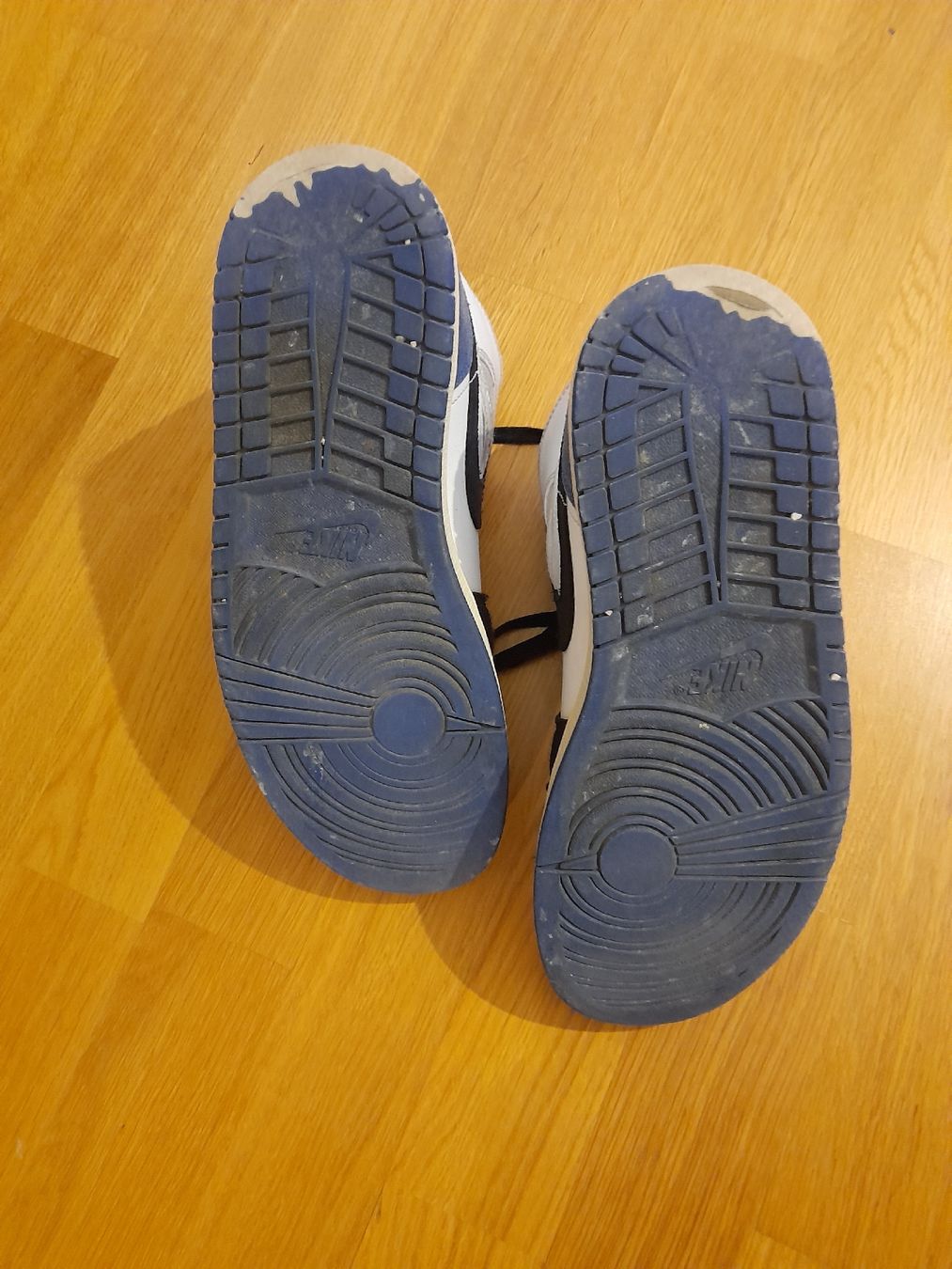 Jordan Scarpe da uomo: Air Jordan 1 Mid SE, size 42 – Usato da Yverdon-les-Bains venduto da flo_dp9c 3