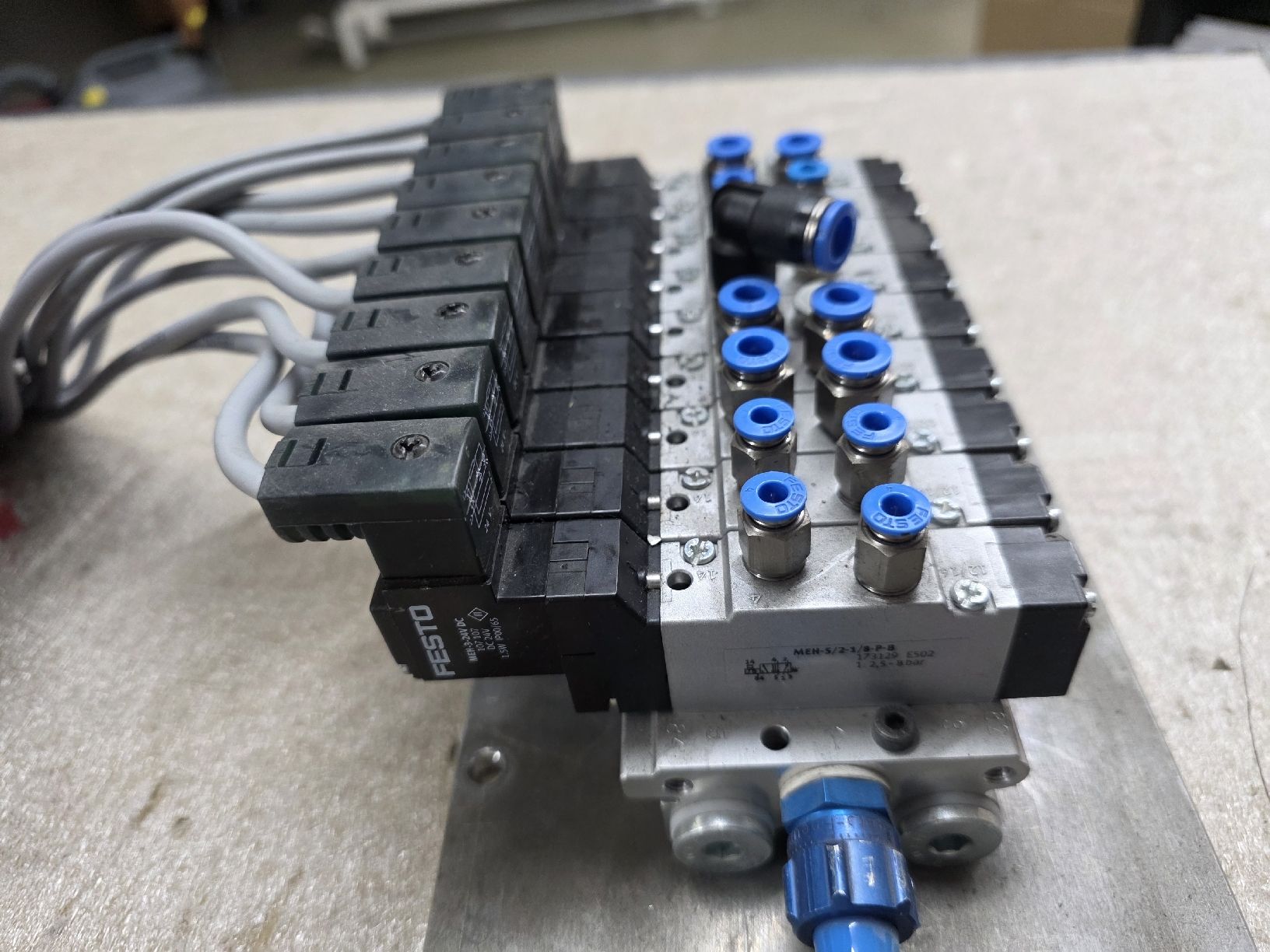 Festo Metall- & Schlosserei Sonstiges: Festo Baugruppe mit 9 Schaltventilen – Gebraucht aus Rüti ZH von Madeira14 1