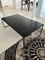 Schwarzer Holz-Couchtisch mit Metallgestell