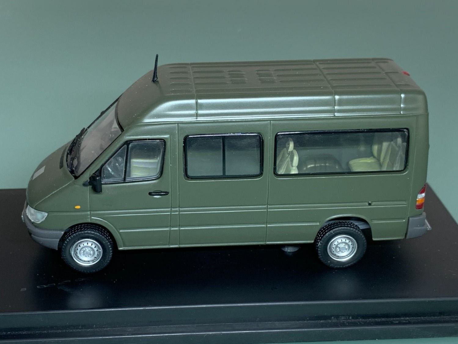 Mercedes-Benz Modellini d'auto: Mercedes-Benz Sprinter Minibus Phase II 2000-2002 "Schweizer – Nuovo e nell'imballaggio originale da Gerlafingen venduto da espero88 5