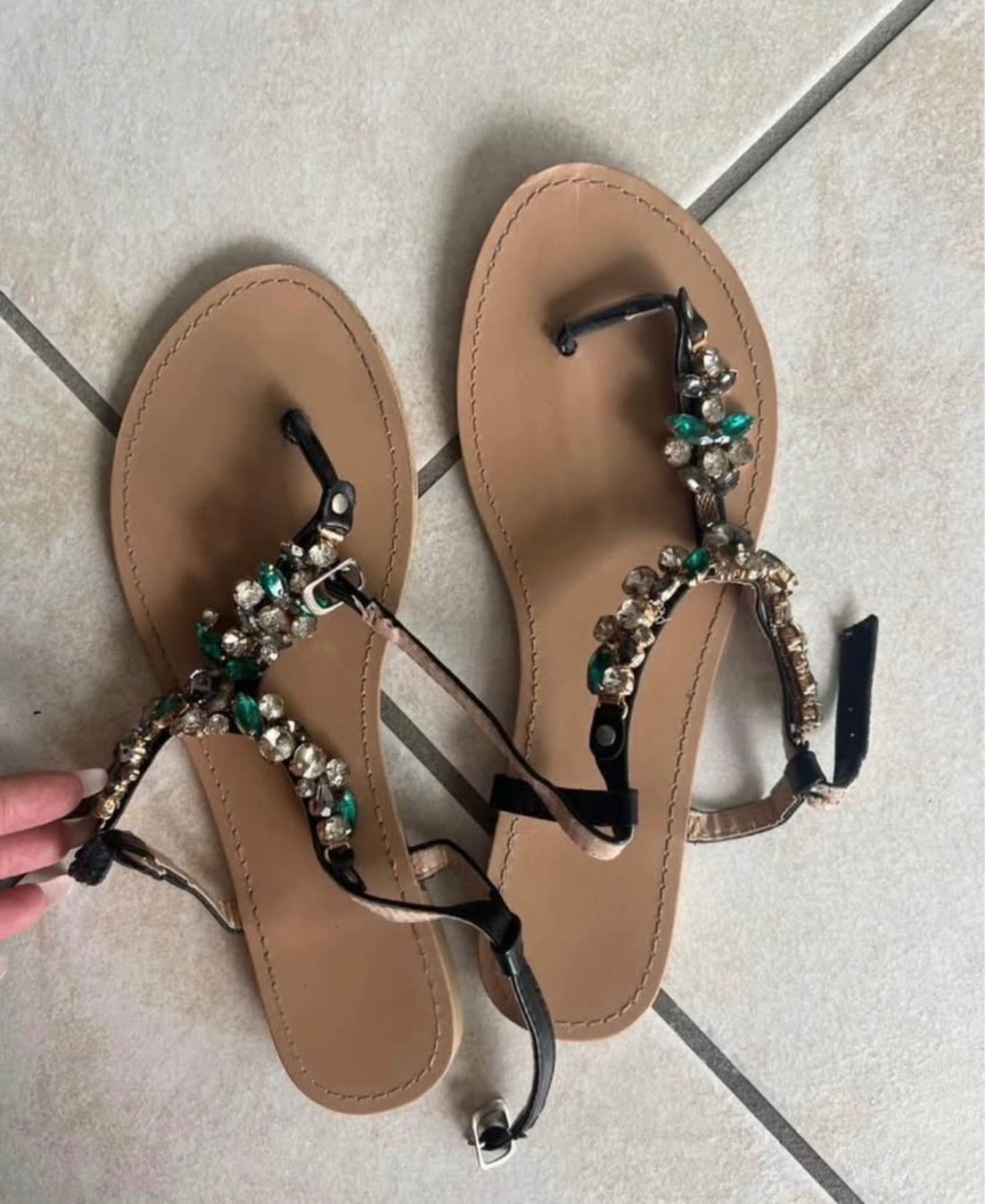 Damenschuhe: Sandali infradito donna con strass – Gebraucht aus Payerne von Petite-vendeuse 1