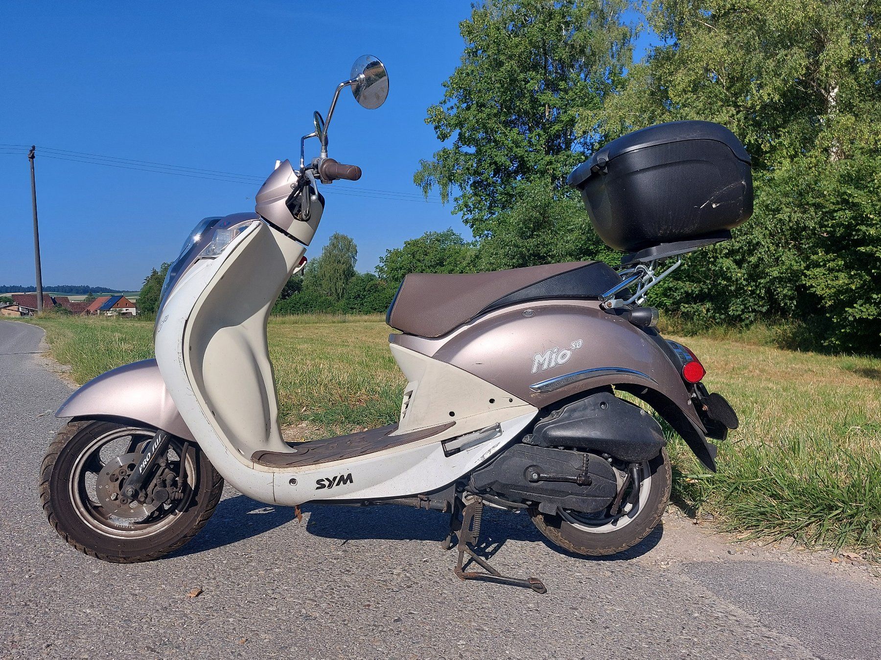Sym Scooter: SYM Mio 50 IL Camping Roller Scooter A1 jg. 2015 Topcase – Usato da Schleitheim venduto da ZieglerMotoRecycling 1