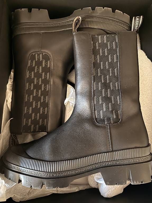 Karl Lagerfeld Scarpe da uomo: Kar Lagerfeld Chelsea Boots – Usato da Schaffhausen venduto da Aensch