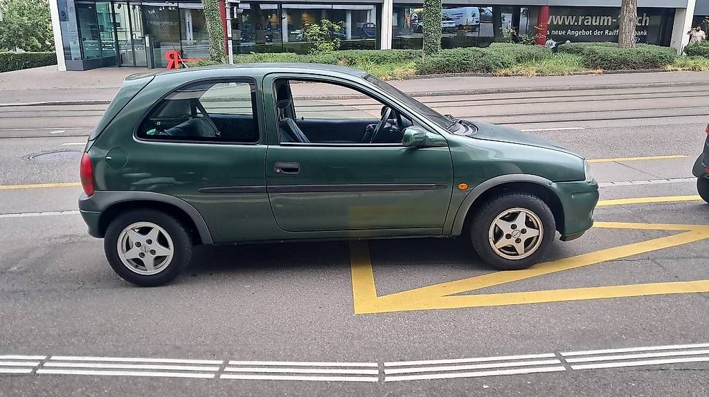 Opel Automobili: Opel Corsa B 1.2 Automat – Usato da Zürich venduto da gabrielan123 1