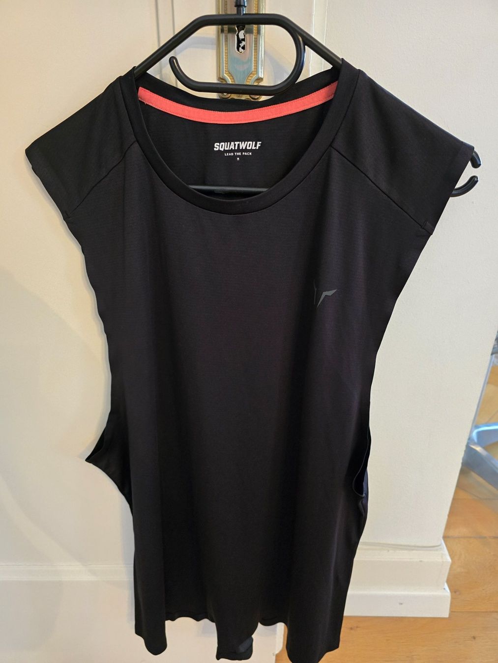 T-shirt: Squatwolf Gym Tanks – Nuovo (secondo la descrizione) da Grenchen venduto da Lucifero17 1