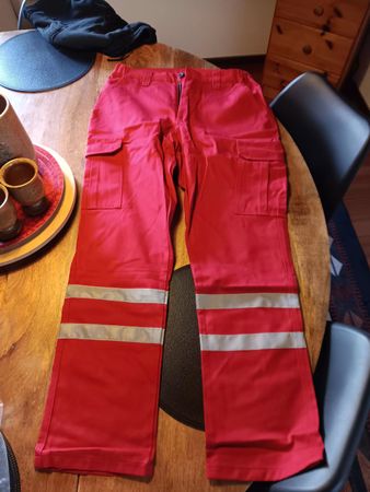 Pantalon de travail rouge bandes réfléchissantes taille 42 