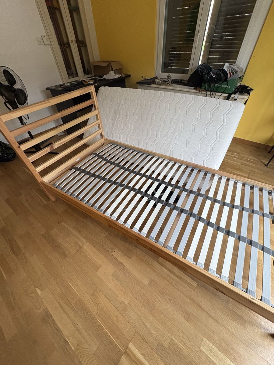 Letti: TARVA Bed frame, pine,200x90 mit Matratze – Usato da Ueken venduto da Tattoomuseum1