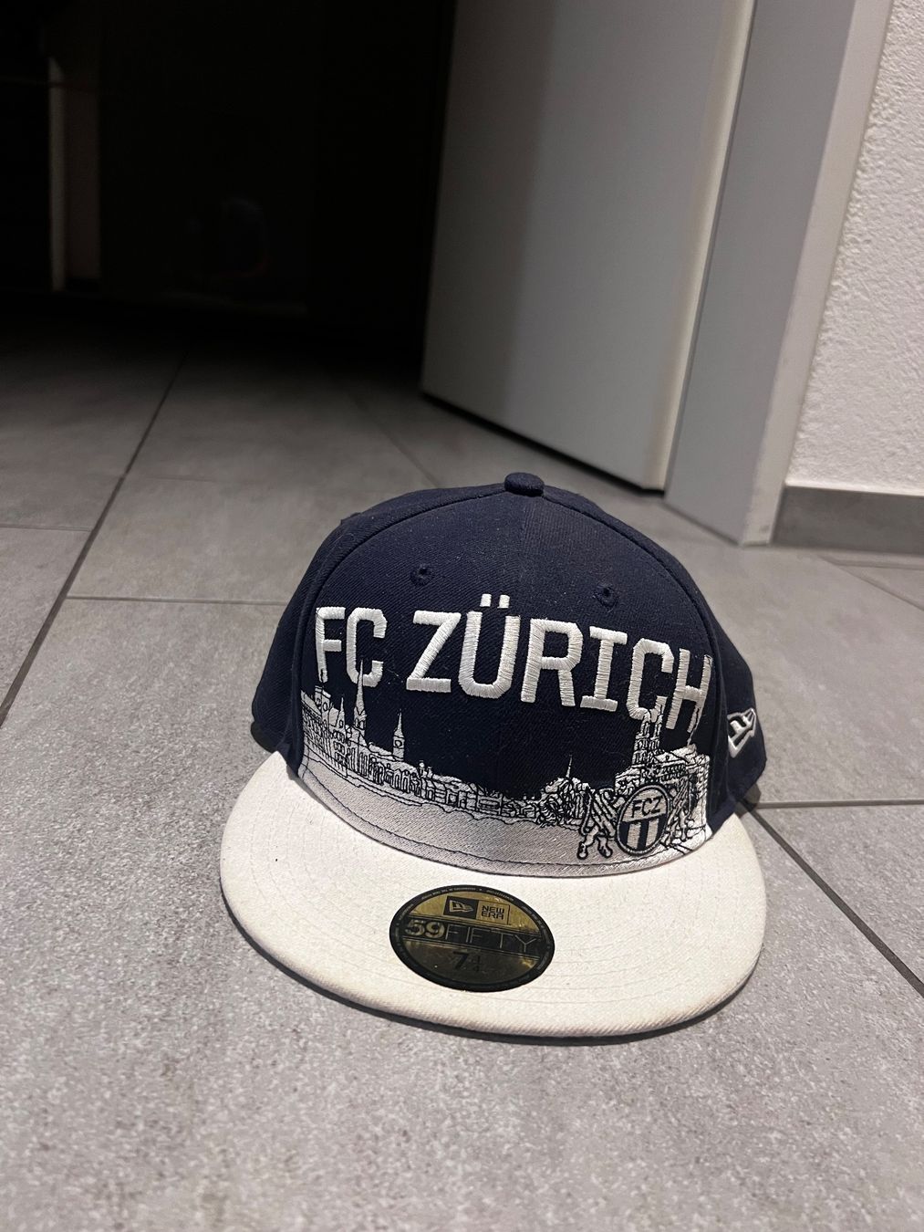 FCZ Copricapi, berretti & cappellini: FC Zürich New Era Cap 2014/15 – Usato da Adliswil venduto da marlob