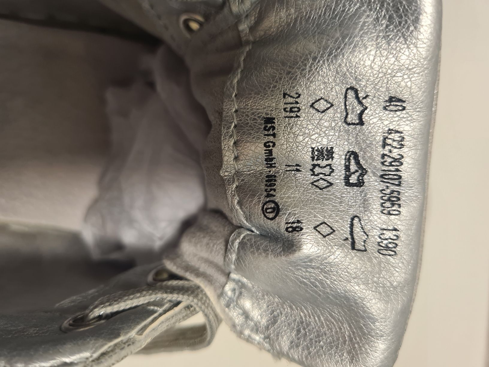 Bugatti Scarpe da donna: Bugatti Sneaker, Silber mit Sternen, Grösse 40 – Usato da Winterthur venduto da Jana1701 7