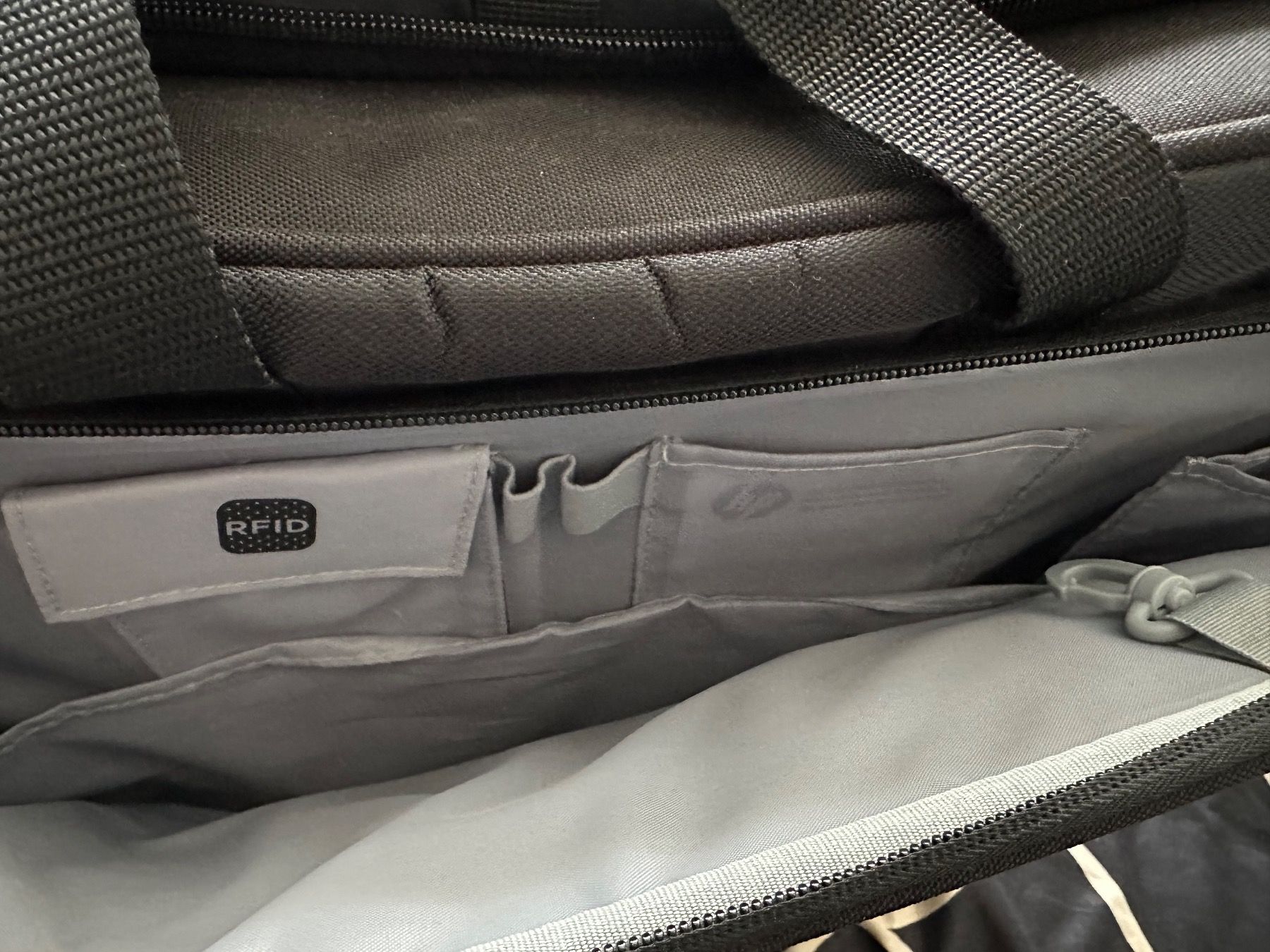 Sonstiges zu Aviatik: HP Laptop Gepäck – Gebraucht aus Zürich von katya_noia 3