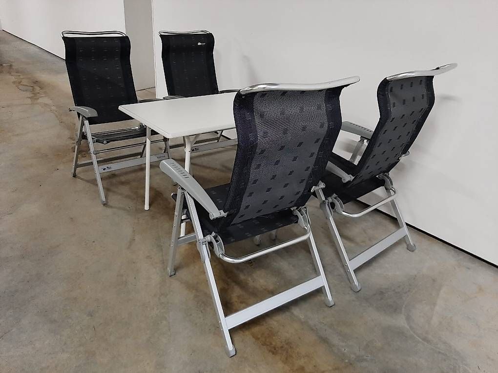 Set di tavolo e panche: Campingmöbel Set mit Mecalit Klapptisch und 4  Stühlen – Usato da Zofingen venduto da phf_lb2h 1