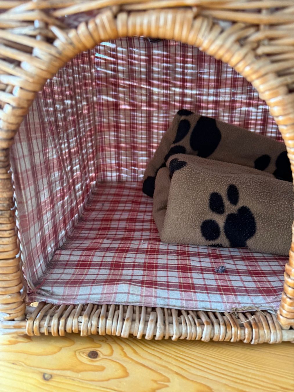 Cucce & Letti: Hunde- oder Katzenkorb aus Korb mit Decke 50 x 34 x 42 cm – Usato da Kirchdorf AG venduto da coco123 1