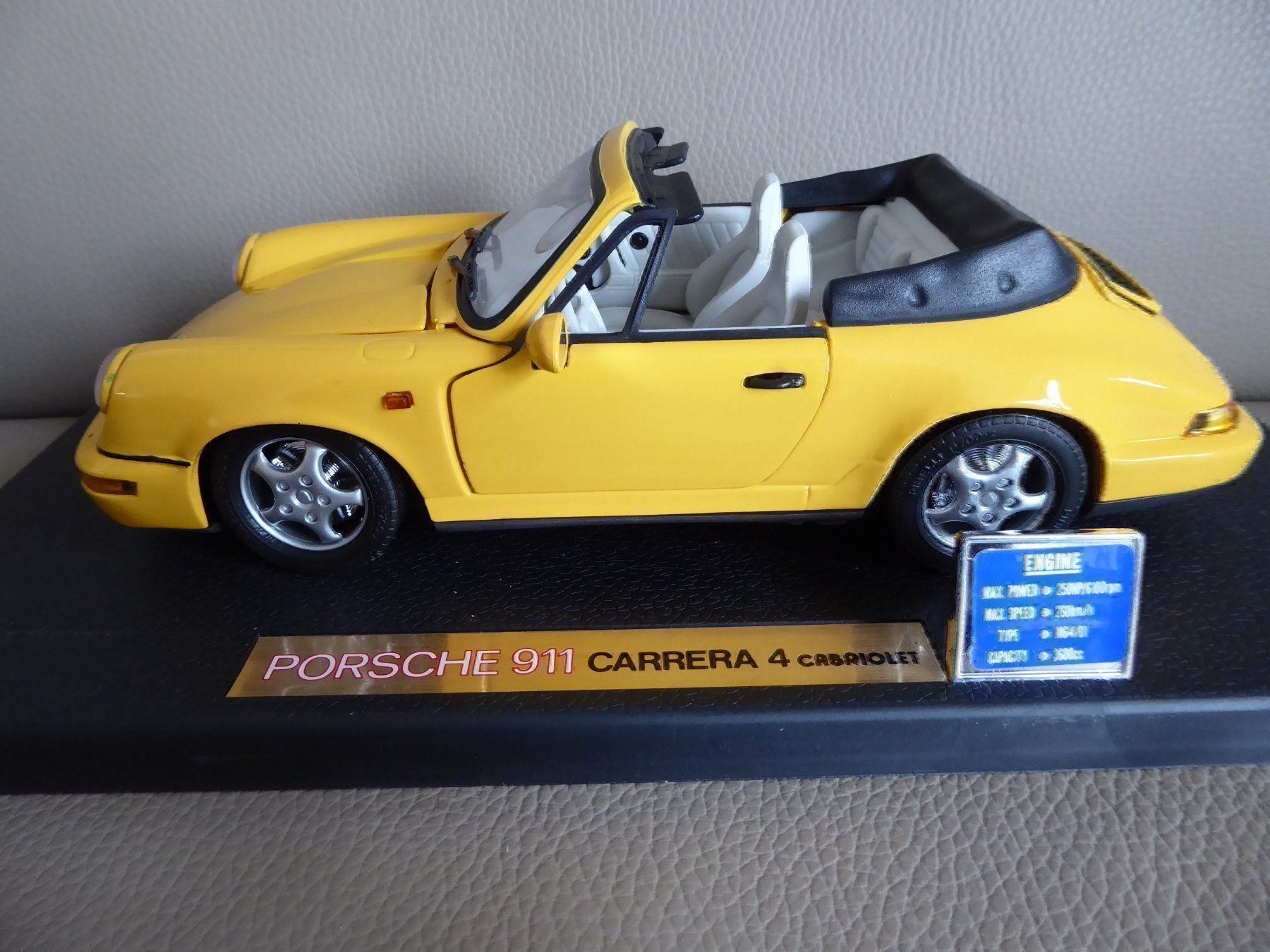 Modellini d'auto: Porsche 911 Carrera 4 Cabriolet 1:18 – Nuovo (secondo la descrizione) da Hettlingen venduto da Zambole