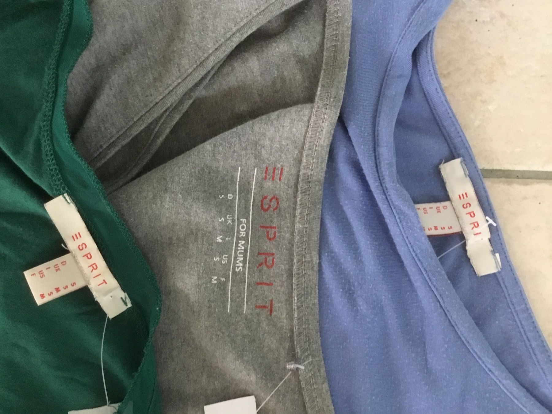 Esprit T-shirt: 3 Esprit Umstands-Still Shirts Gr. S – Usato da Obergerlafingen venduto da cabo4 1