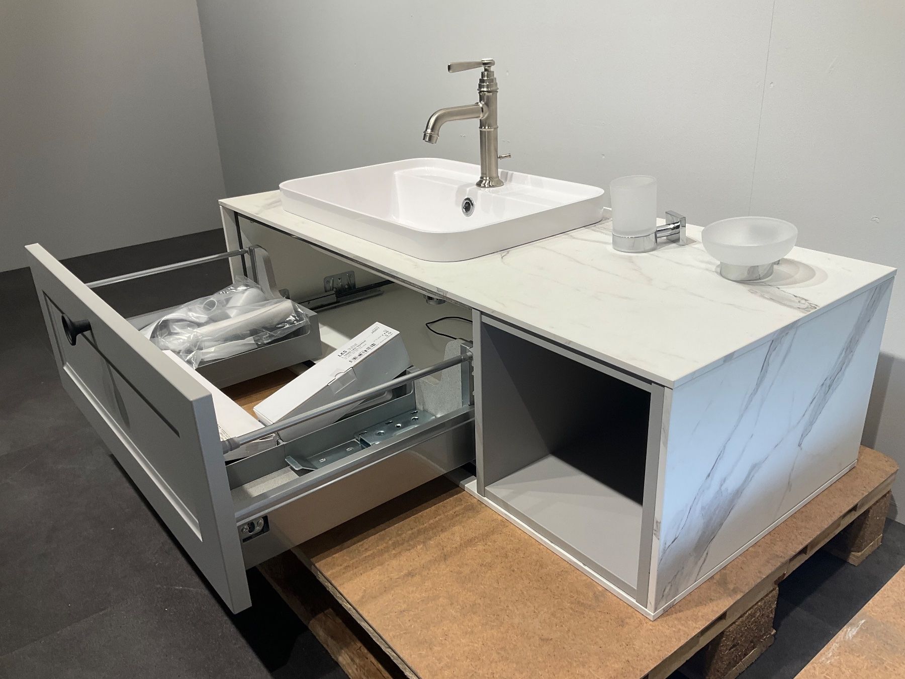 Mobili per bagno: 069 Badmöbelkombination, Steinoptik, grau/weiss, 112cm – Nuovo (secondo la descrizione) da Derendingen venduto da Meisterstuecke 3