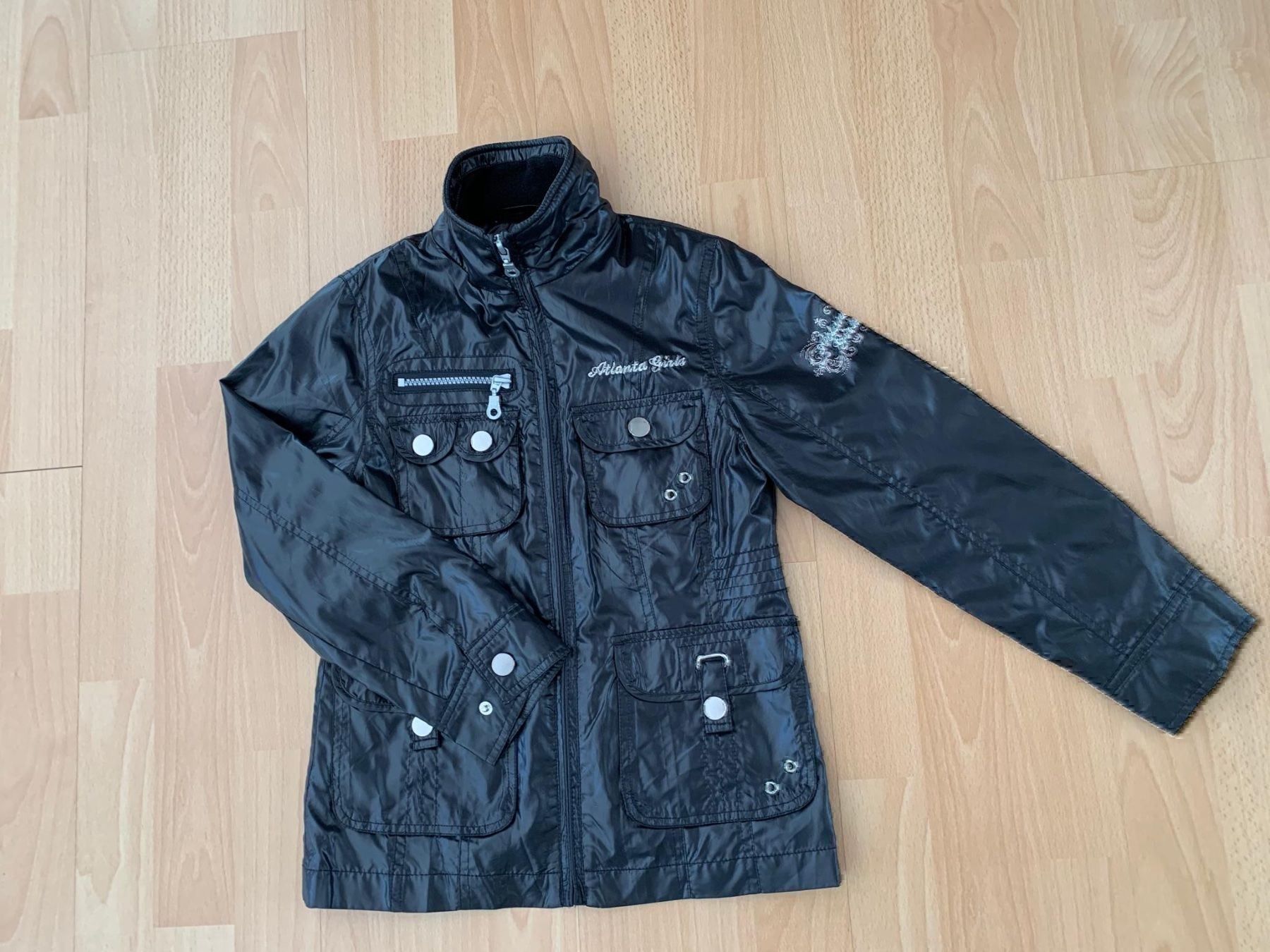 Giacche & Cappotti: Coole schwarze Windjacke, Gr. 128, neu – Nuovo e nell'imballaggio originale da Hünenberg See venduto da spartakus02