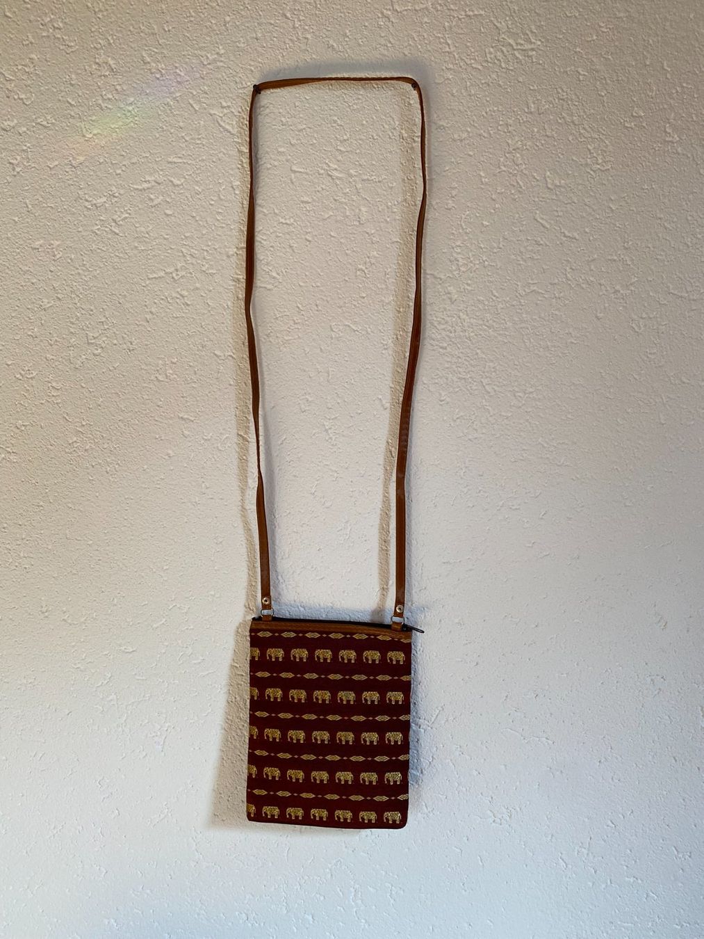 Altro in  Abbigliamento & Accessori: Petit sac brun style thaïlandais avec des petits éléphants – Nuovo (secondo la descrizione) da Delémont venduto da elena_neuhaus 1