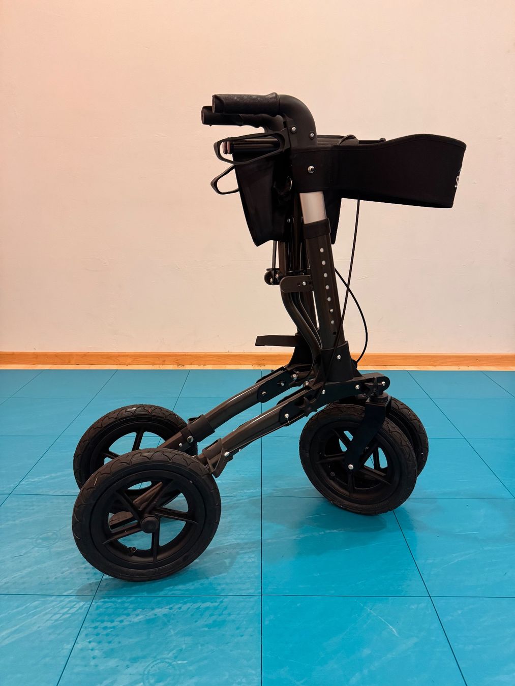 Ausili per la deambulazione: Rollator Segler Air – Usato da Dietlikon venduto da Ghostm 2