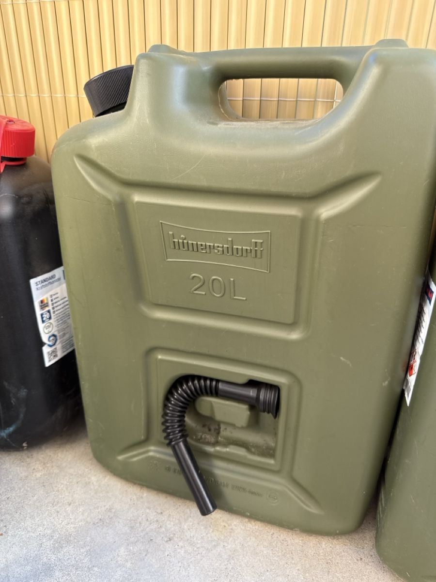 Benzinkanister: Jerrican 20l – Gebraucht aus Plasselb von val_6dkn